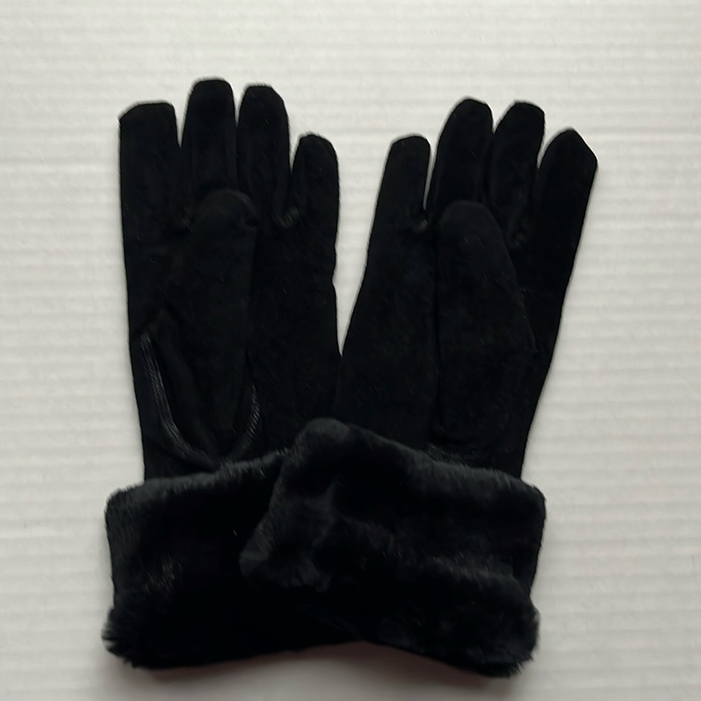 Suede gloves with fur trim